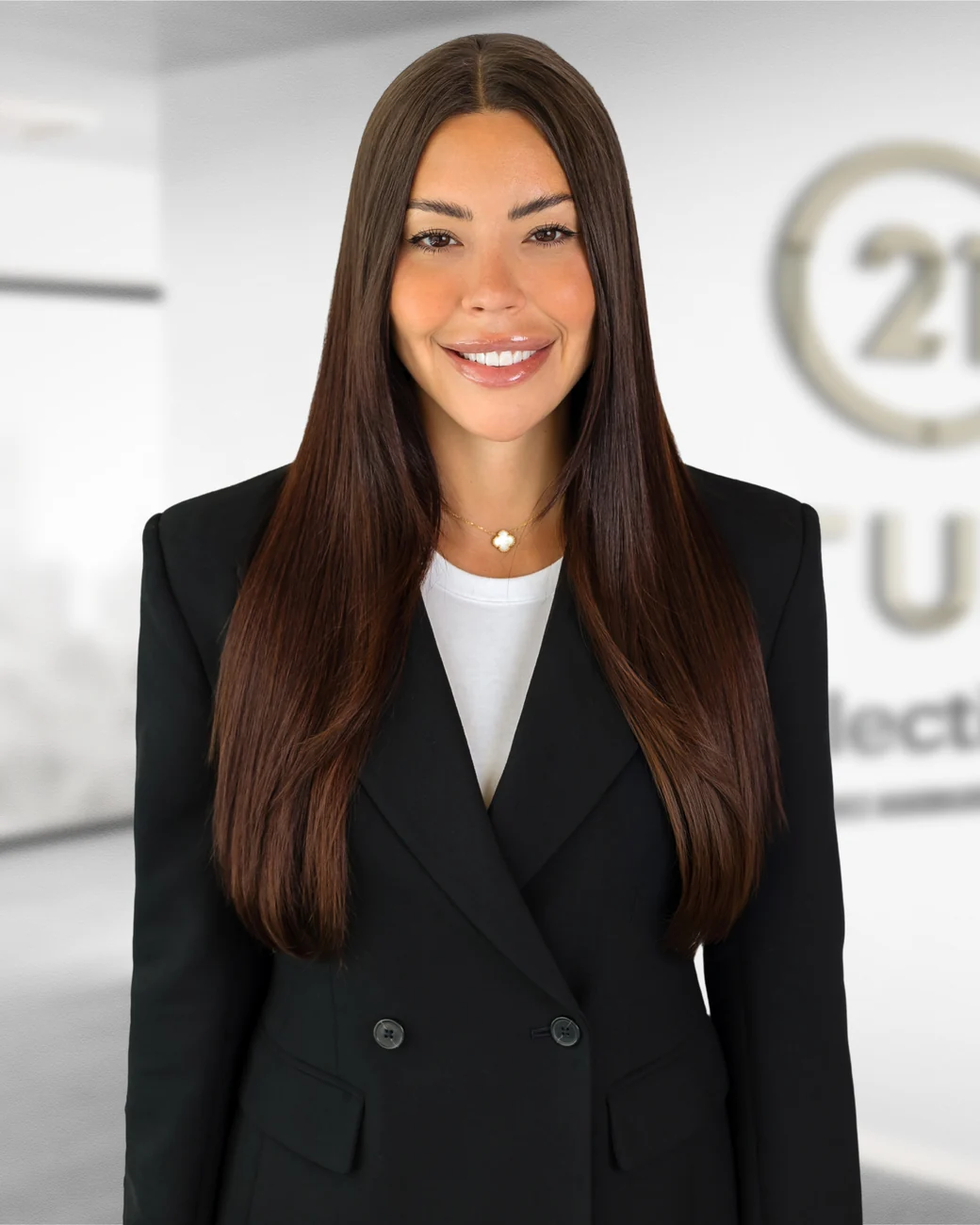 Lara Garza, CENTURY 21 Collection